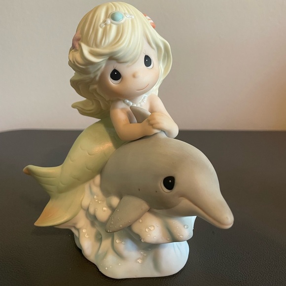 Precious Moments - Picture 2 of 8